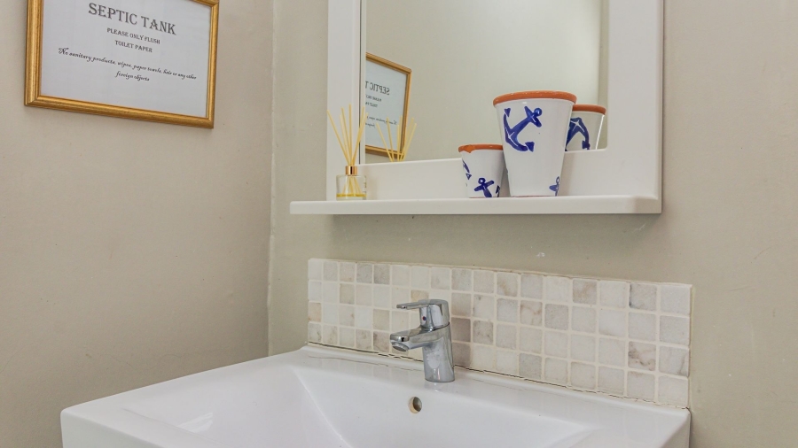 To Let 5 Bedroom Property for Rent in Onrus Western Cape